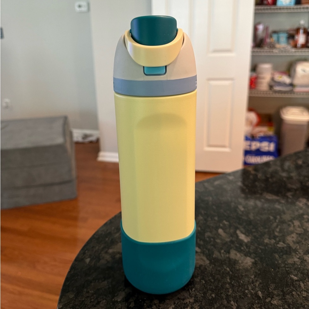 NWOT Owala 24 oz Freesip Sunny Daze